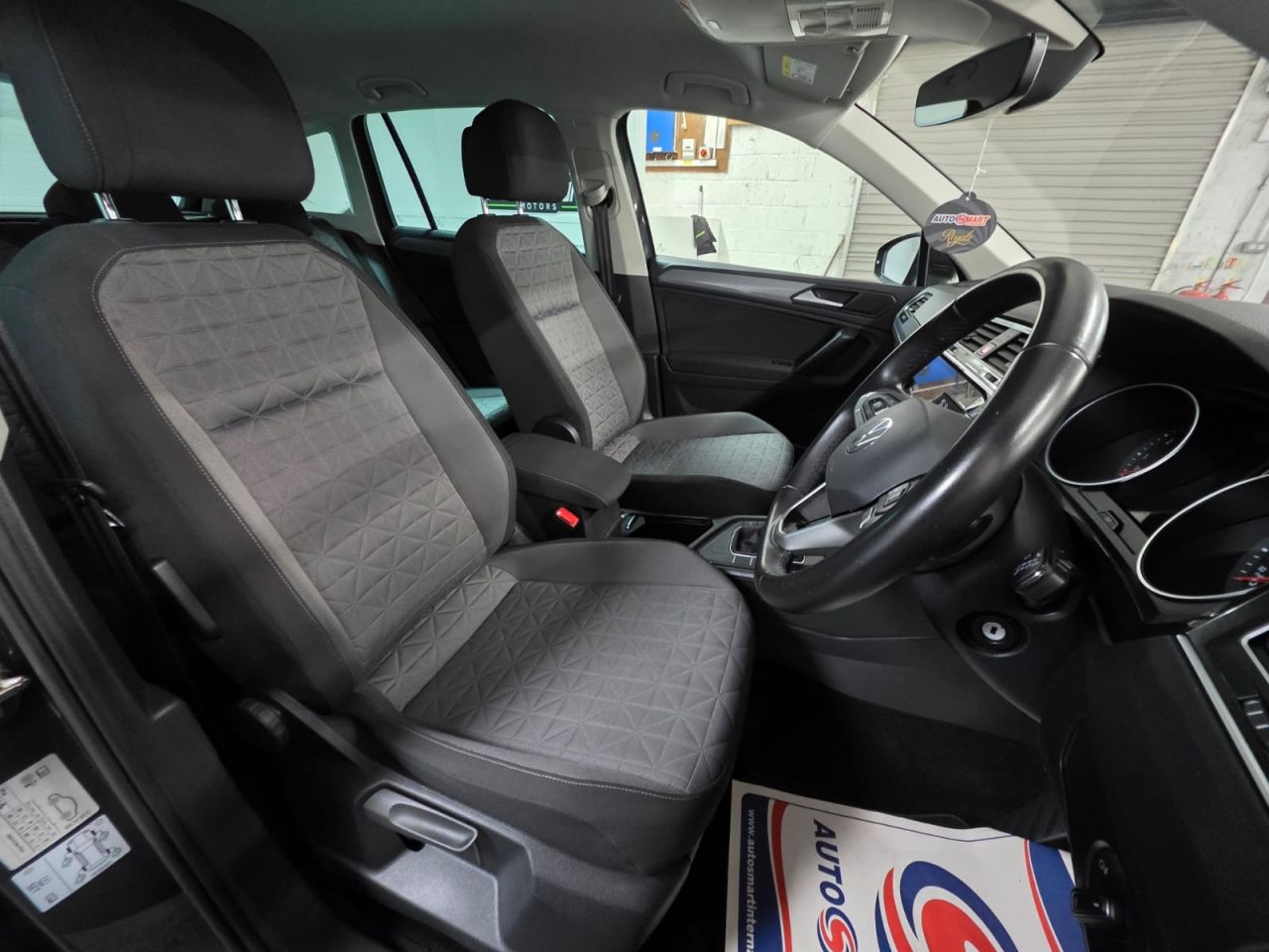 2022 VOLKSWAGEN TIGUAN 1.5 TSI Life SUV 5dr Petrol DSG Euro 6 (s/s) (150 ps) 1 Owner - Sensors ! - vehicle photo 17 for sale on PureCar