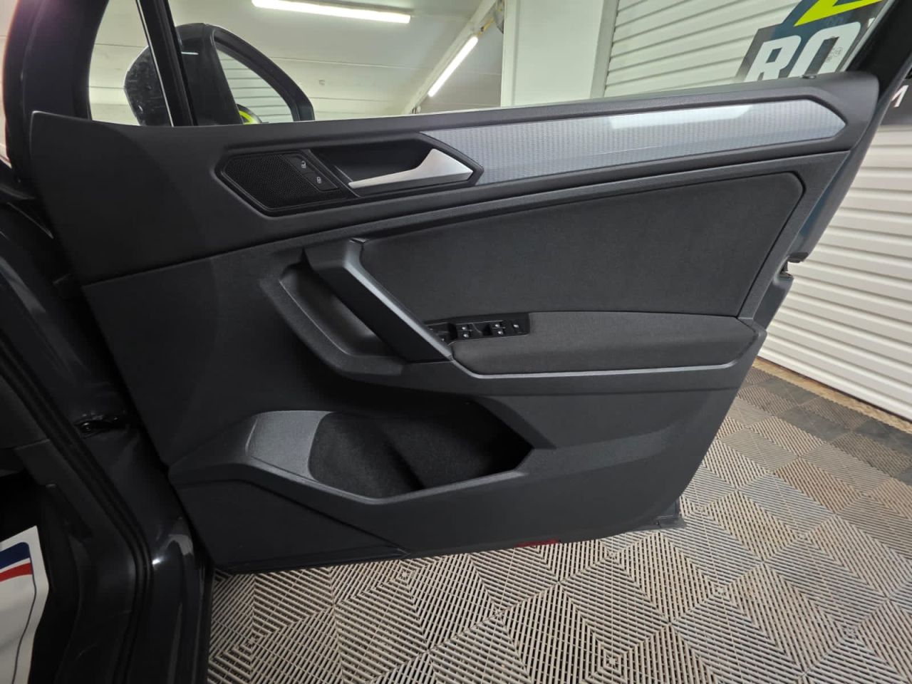 2022 VOLKSWAGEN TIGUAN 1.5 TSI Life SUV 5dr Petrol DSG Euro 6 (s/s) (150 ps) 1 Owner - Sensors ! - vehicle photo 18 for sale on PureCar