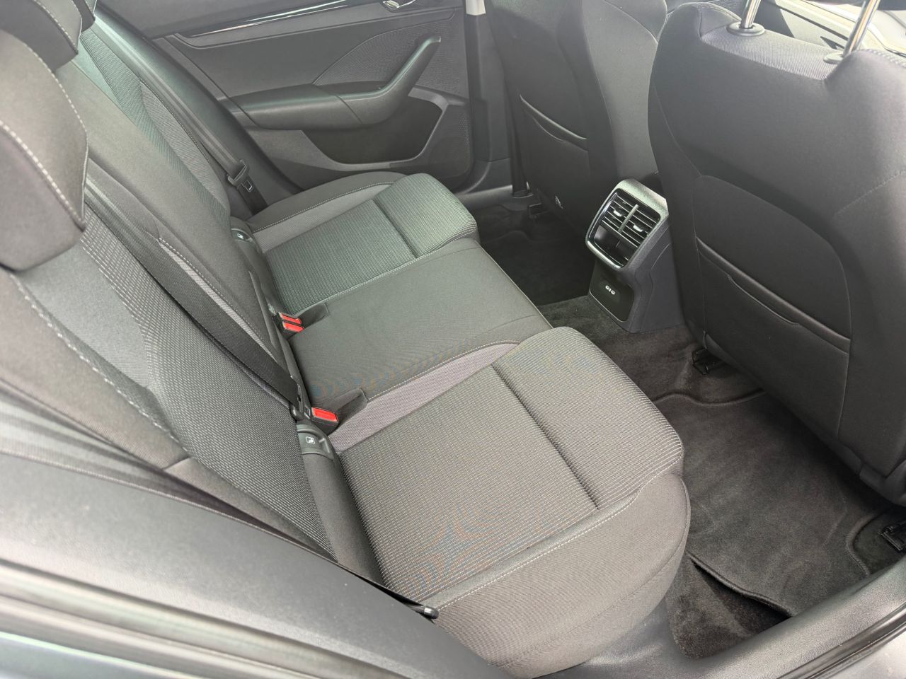 2022 SKODA OCTAVIA 2.0 TDI SE Technology Hatchback 5dr Diesel Manual Euro 6 (s/s) (116 ps) - vehicle photo 12 for sale on PureCar