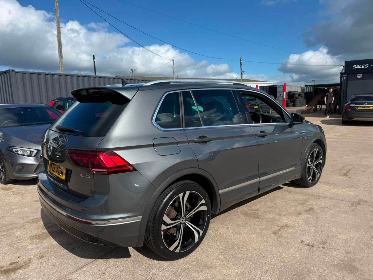2019 VOLKSWAGEN TIGUAN 2.0 TDI R-Line Tech SUV 5dr Diesel DSG 4Motion Euro 6 (s/s) (190 ps) - vehicle photo 3 for sale on PureCar