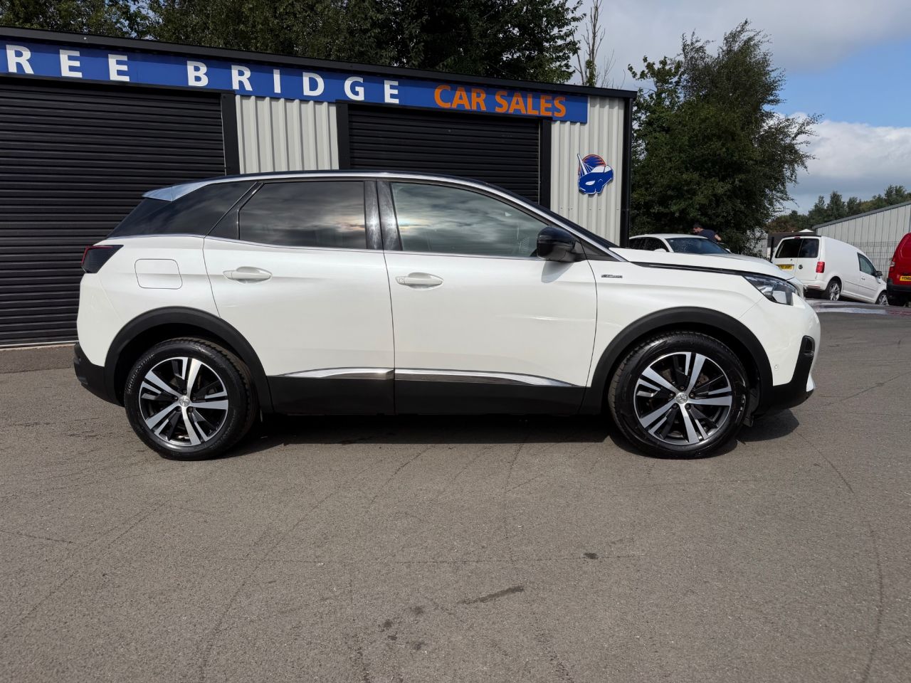 2017 PEUGEOT 2.0 BlueHDi GT Line SUV 5dr Diesel Manual Euro 6 (s/s) (150 ps) - vehicle photo 2 for sale on PureCar
