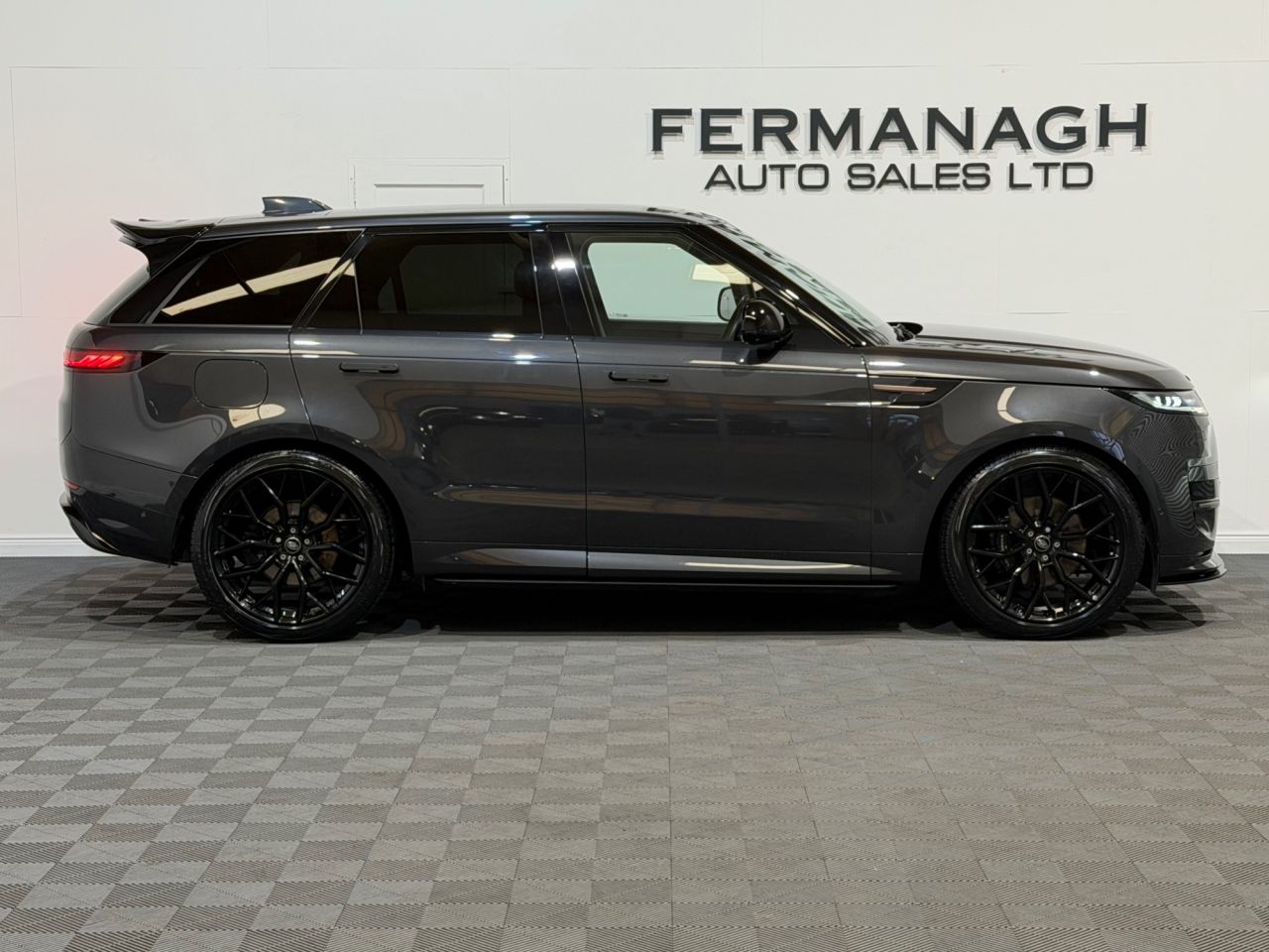 2024 LAND ROVER RANGE ROVER SPORT 3.0 D300 MHEV Dynamic SE SUV 5dr Diesel Auto 4WD Euro 6 (s/s) (300 ps) Pano - vehicle photo 2 for sale on PureCar