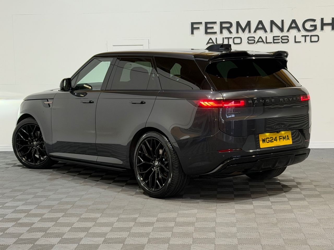 2024 LAND ROVER RANGE ROVER SPORT 3.0 D300 MHEV Dynamic SE SUV 5dr Diesel Auto 4WD Euro 6 (s/s) (300 ps) Pano - vehicle photo 3 for sale on PureCar