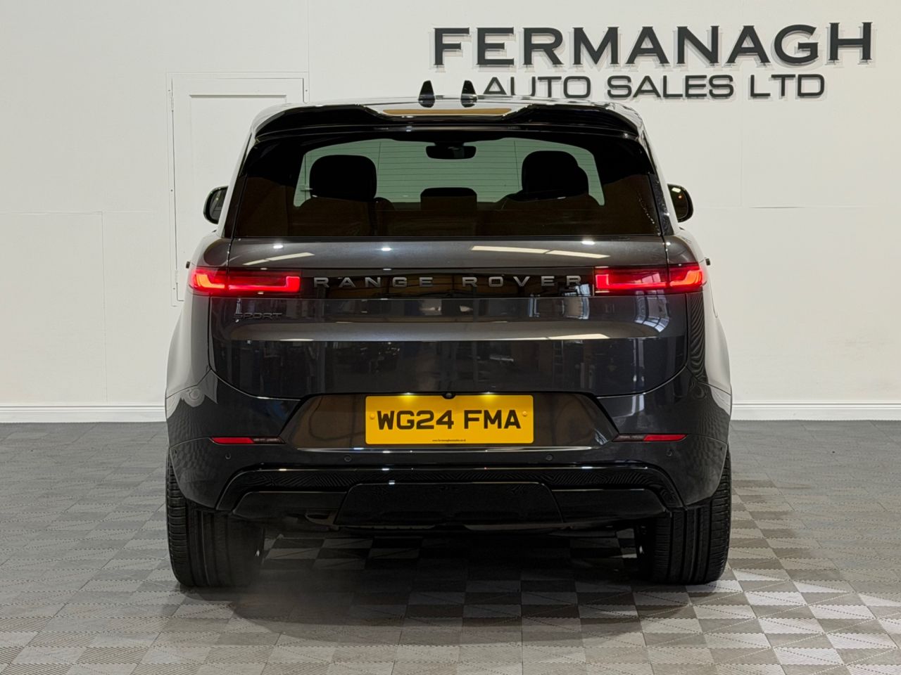 2024 LAND ROVER RANGE ROVER SPORT 3.0 D300 MHEV Dynamic SE SUV 5dr Diesel Auto 4WD Euro 6 (s/s) (300 ps) Pano - vehicle photo 8 for sale on PureCar