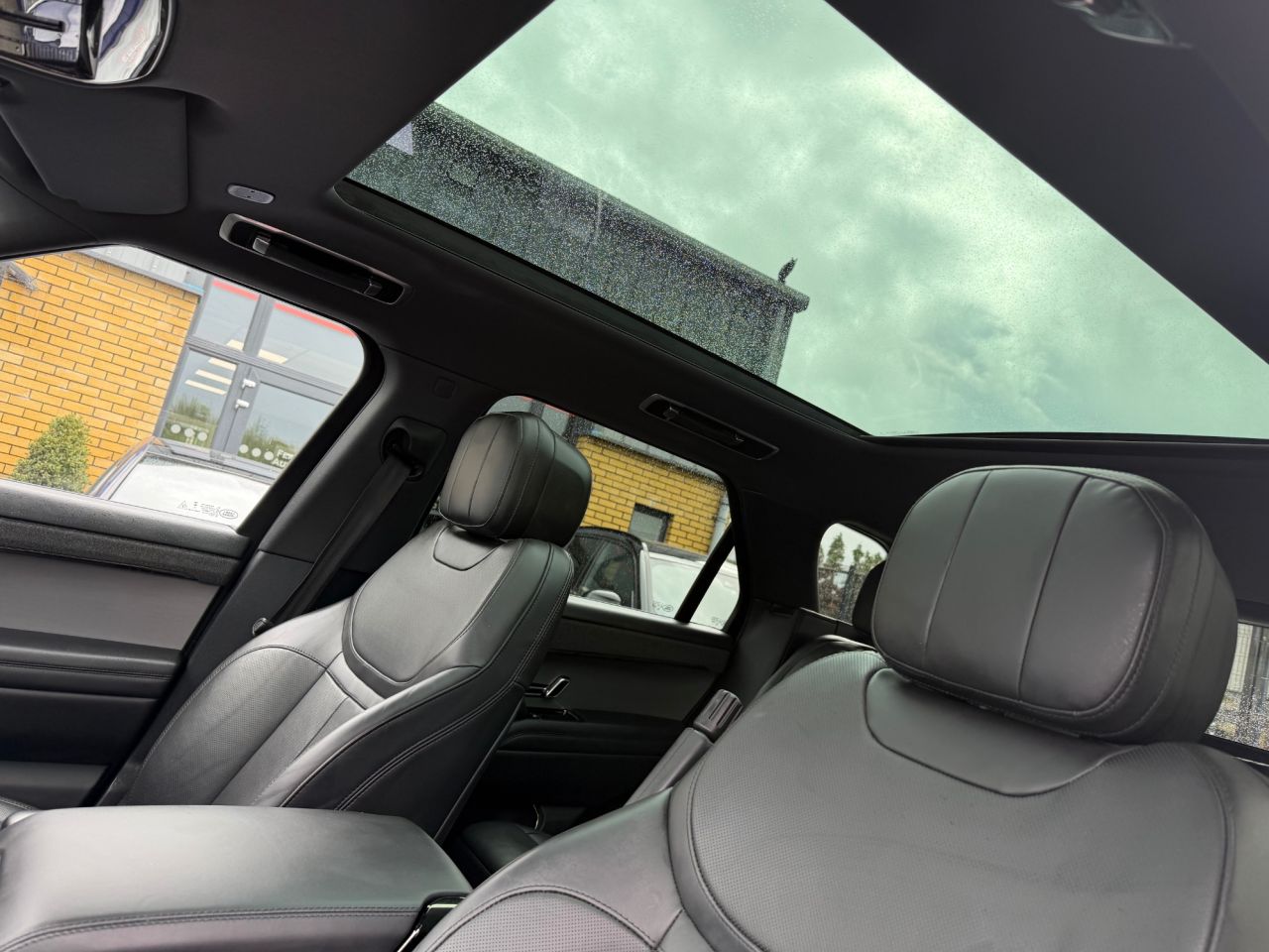 2024 LAND ROVER RANGE ROVER SPORT 3.0 D300 MHEV Dynamic SE SUV 5dr Diesel Auto 4WD Euro 6 (s/s) (300 ps) Pano - vehicle photo 11 for sale on PureCar