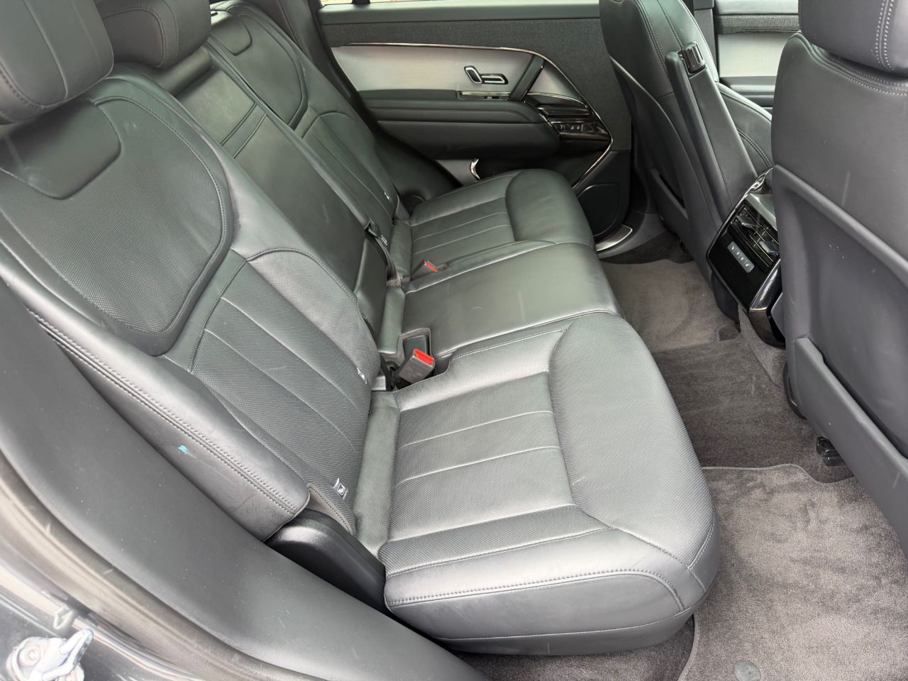 2024 LAND ROVER RANGE ROVER SPORT 3.0 D300 MHEV Dynamic SE SUV 5dr Diesel Auto 4WD Euro 6 (s/s) (300 ps) Pano - vehicle photo 12 for sale on PureCar