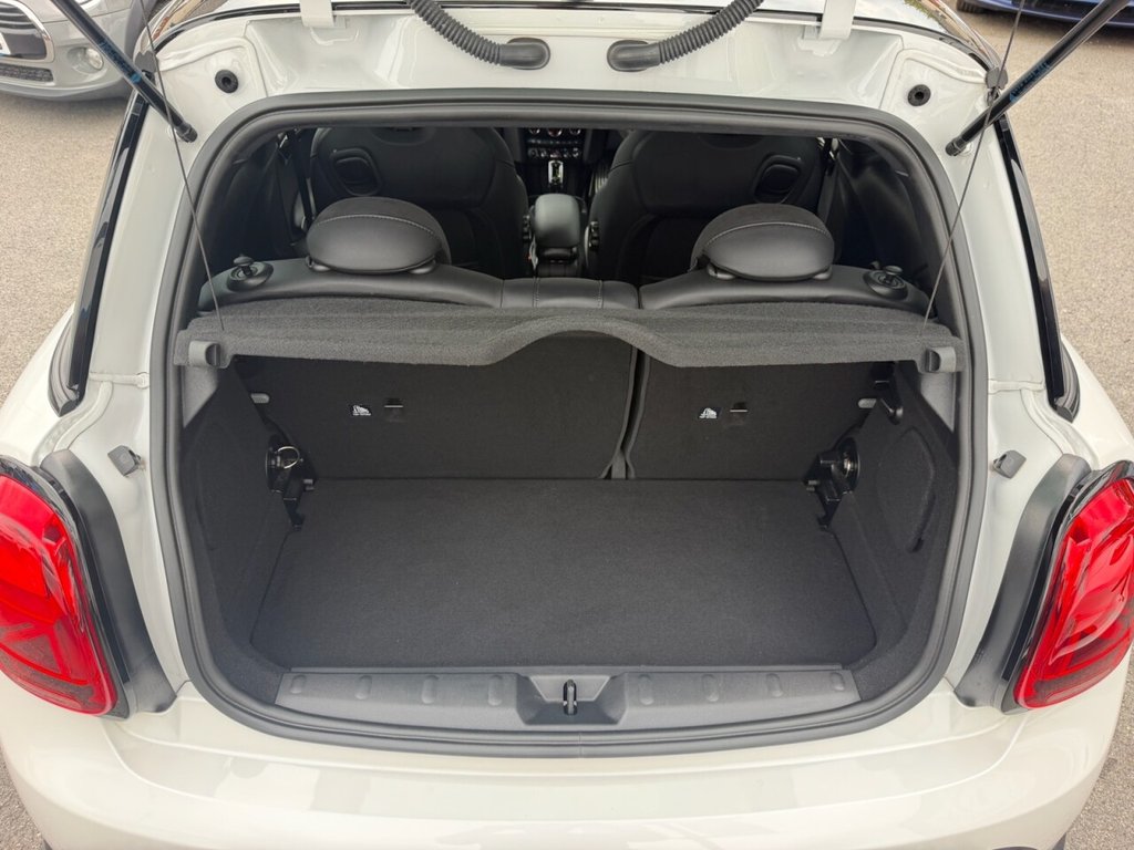 2023 MINI Hatch — image 15