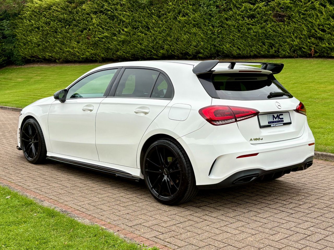 2018 MERCEDES A CLASS 1.5 A180d AMG Line Hatchback 5dr Diesel 7G-DCT Euro 6 (s/s) (116 ps) - vehicle photo 4 for sale on PureCar