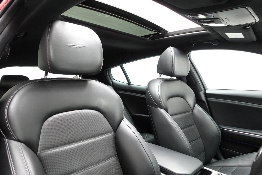 2019 Kia Stinger — image 3