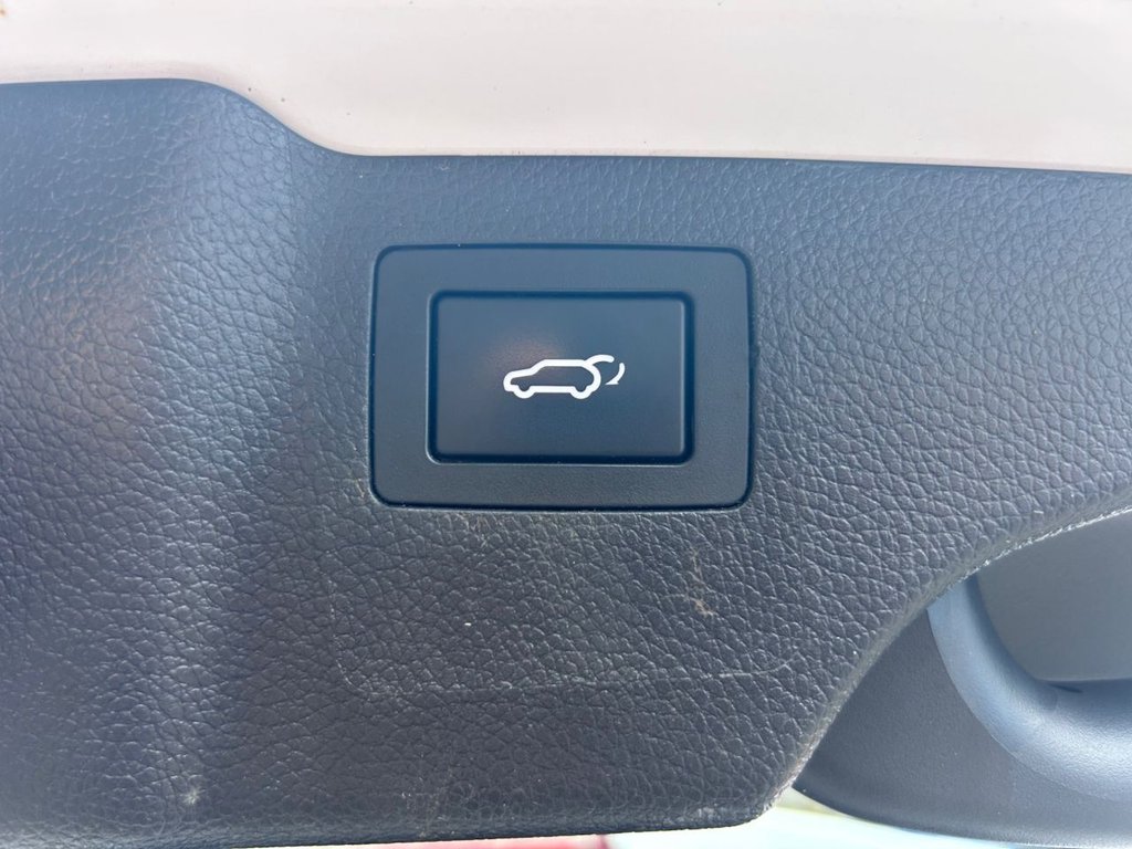 2017 Hyundai Santa Fe — image 23