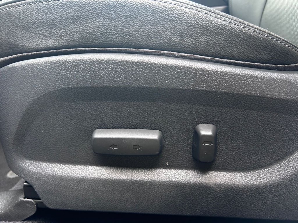 2017 Hyundai Santa Fe — image 26