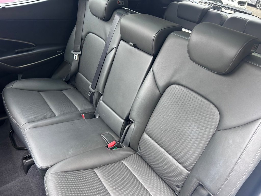 2017 Hyundai Santa Fe — image 28