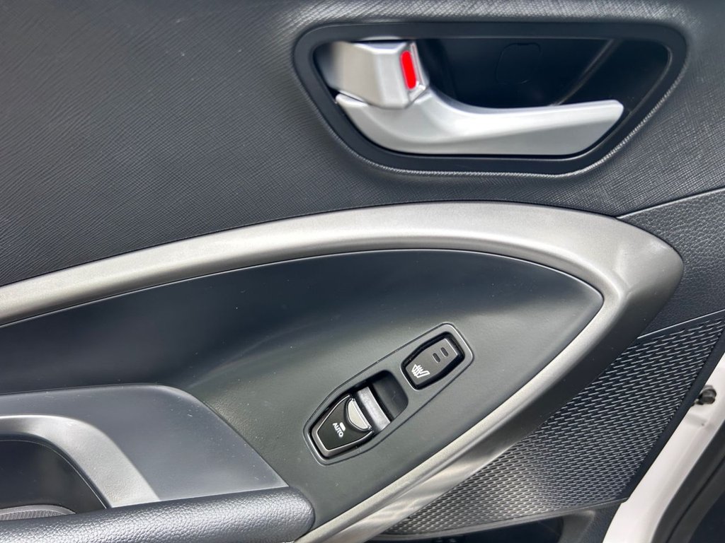 2017 Hyundai Santa Fe — image 29