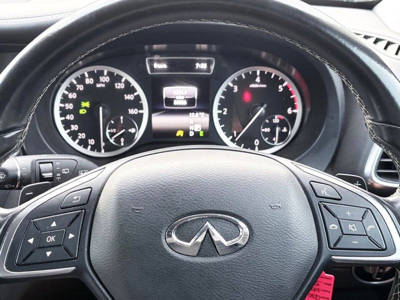2017 Infiniti Q30 in white — photo 13 of 17