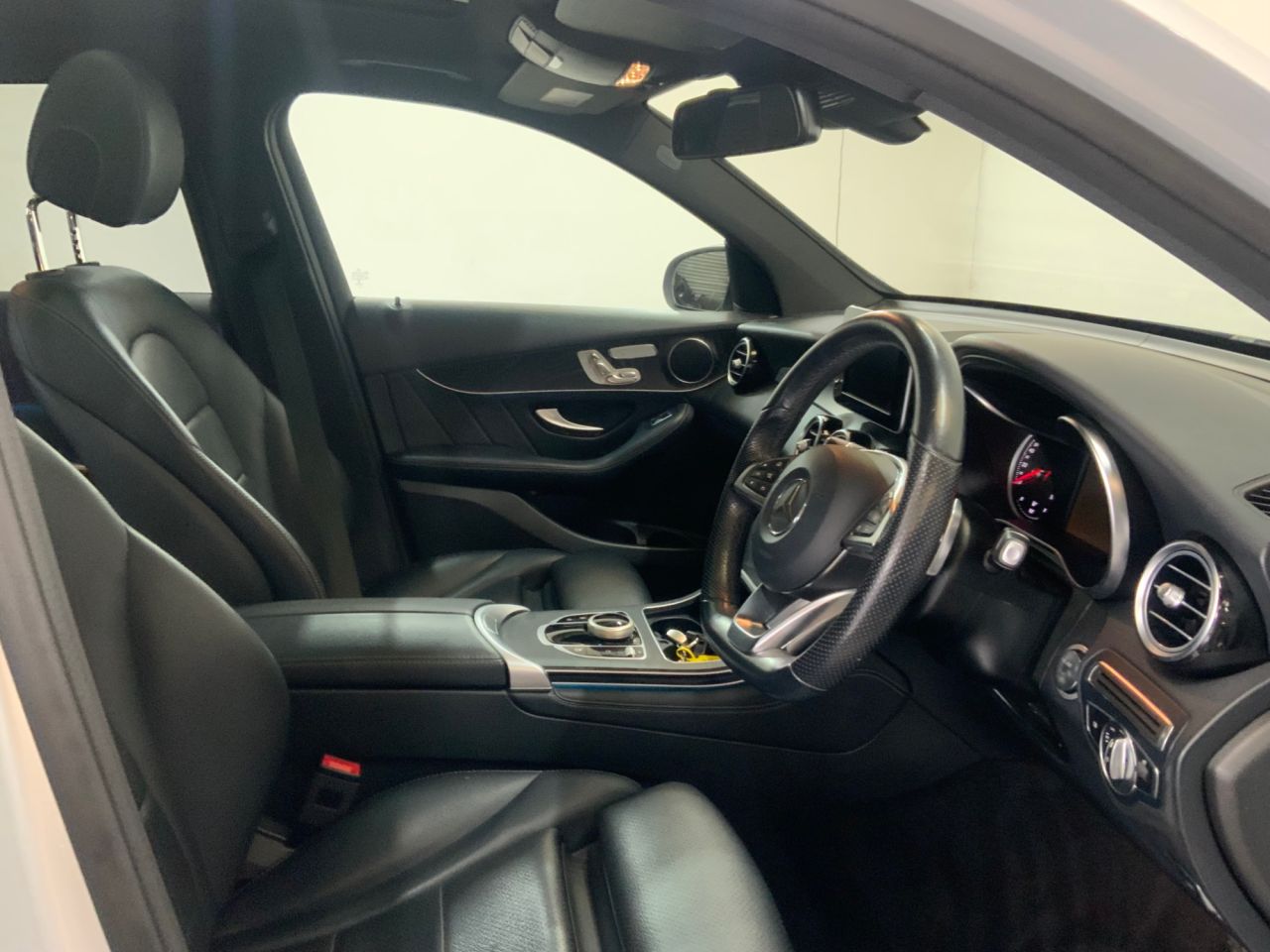 2018 MERCEDES GLC 2.0 GLC250 AMG Line (Premium) SUV 5dr Petrol G-Tronic 4MATIC Euro 6 (s/s) ( - vehicle photo 19 for sale on PureCar