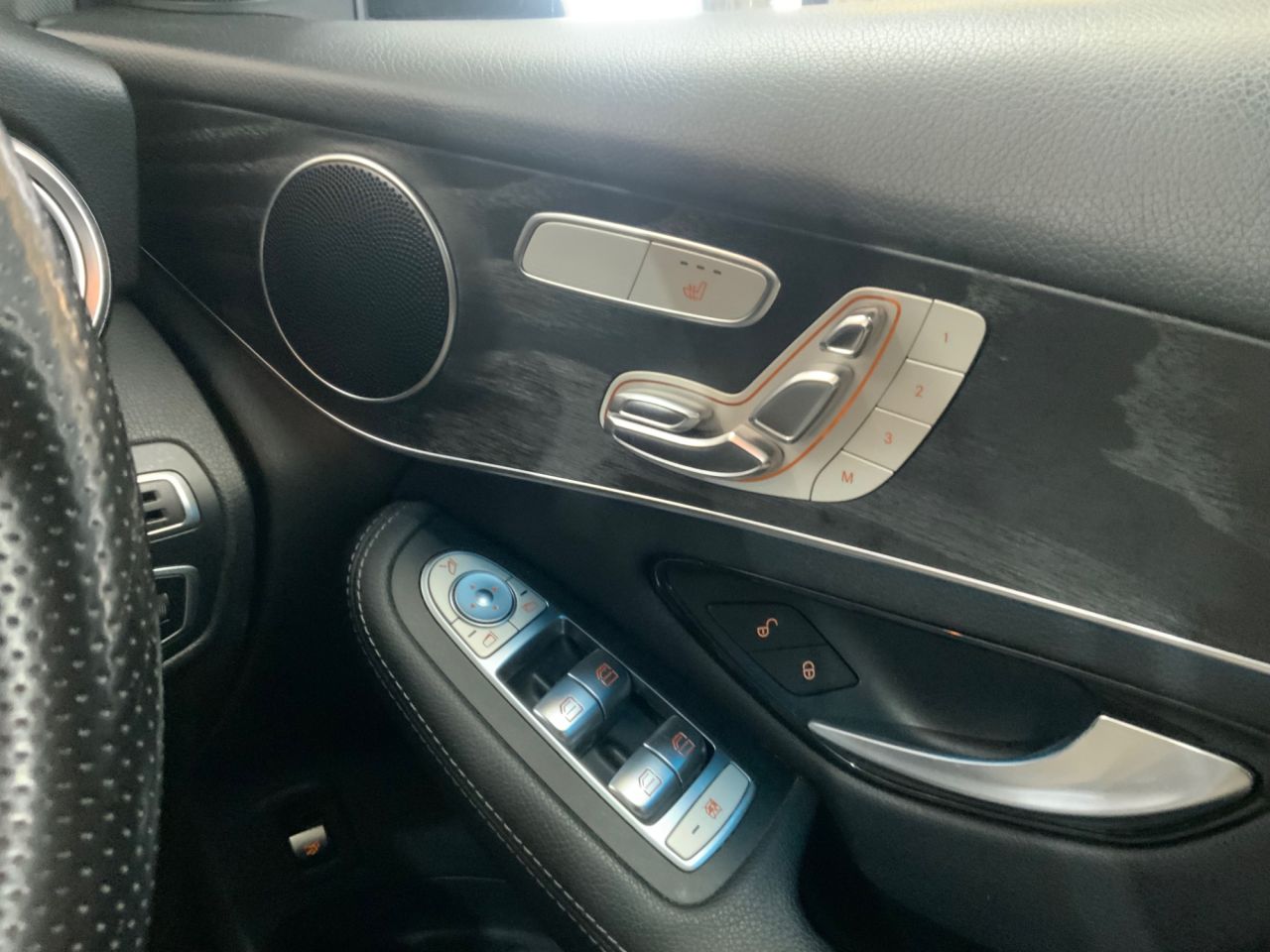 2018 MERCEDES GLC 2.0 GLC250 AMG Line (Premium) SUV 5dr Petrol G-Tronic 4MATIC Euro 6 (s/s) ( - vehicle photo 24 for sale on PureCar