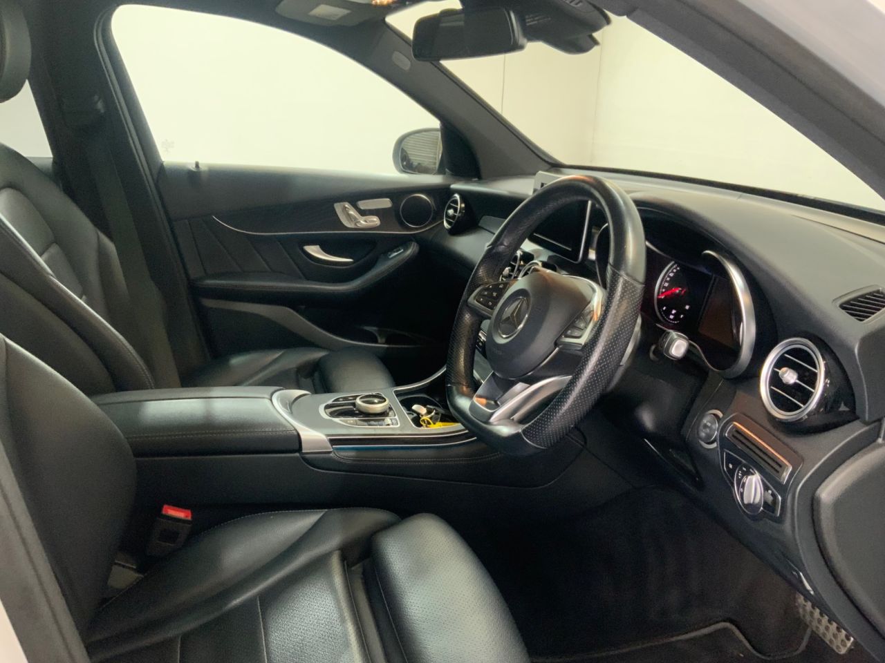 2018 MERCEDES GLC 2.0 GLC250 AMG Line (Premium) SUV 5dr Petrol G-Tronic 4MATIC Euro 6 (s/s) ( - vehicle photo 27 for sale on PureCar