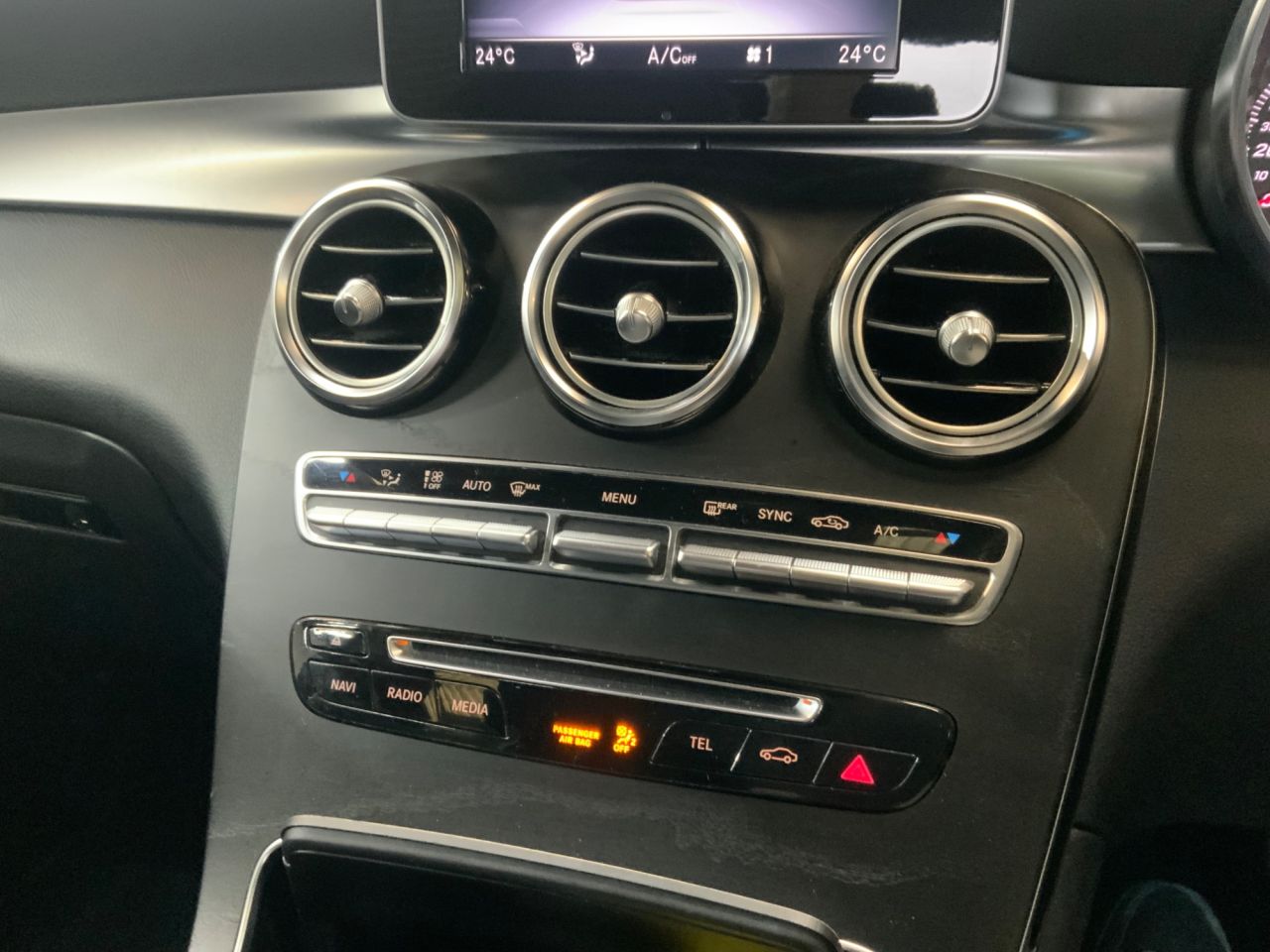 2018 MERCEDES GLC 2.0 GLC250 AMG Line (Premium) SUV 5dr Petrol G-Tronic 4MATIC Euro 6 (s/s) ( - vehicle photo 30 for sale on PureCar