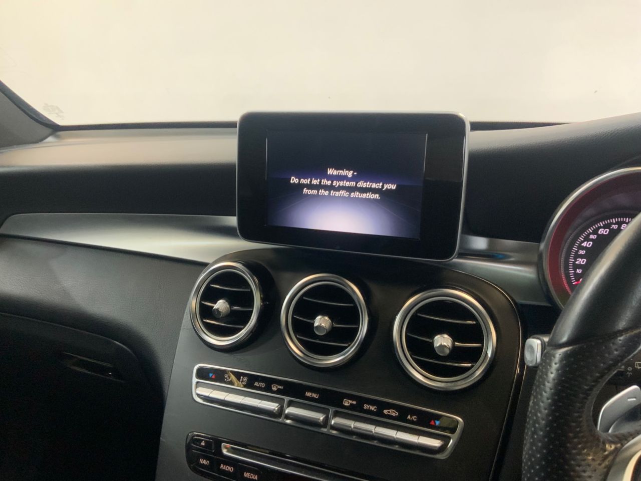 2018 MERCEDES GLC 2.0 GLC250 AMG Line (Premium) SUV 5dr Petrol G-Tronic 4MATIC Euro 6 (s/s) ( - vehicle photo 31 for sale on PureCar