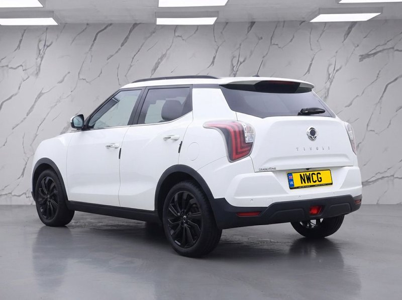 2021 SsangYong Tivoli in white — photo 3 of 11