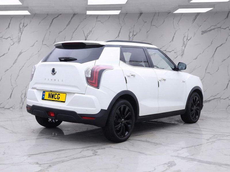 2021 SsangYong Tivoli in white — photo 4 of 11
