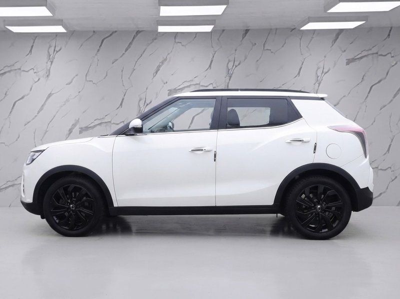 2021 SsangYong Tivoli in white — photo 6 of 11