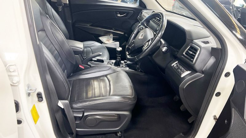 2021 SsangYong Tivoli in white — photo 9 of 11