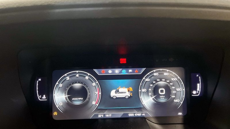 2021 SsangYong Tivoli in white — photo 8 of 11