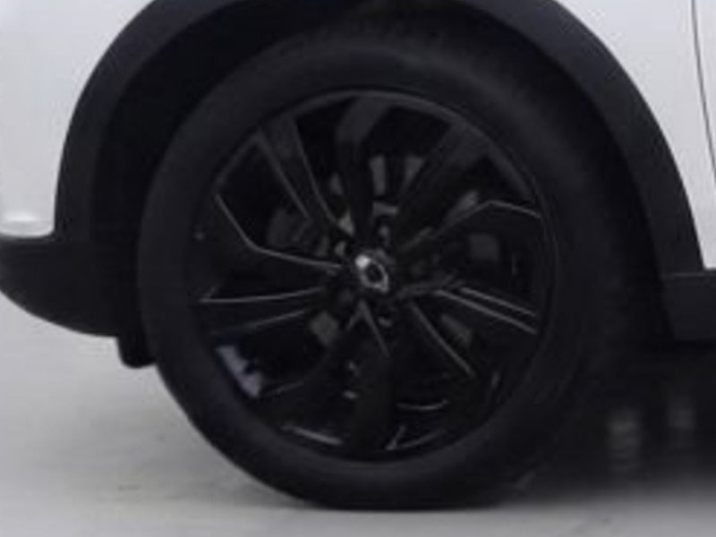 2021 SsangYong Tivoli in white — photo 7 of 14