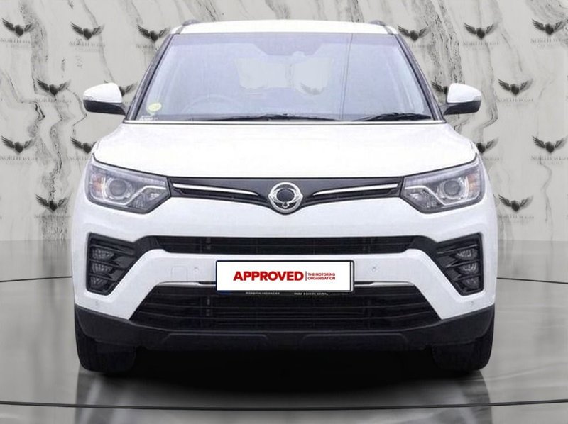 2021 SsangYong Tivoli in white — photo 2 of 14