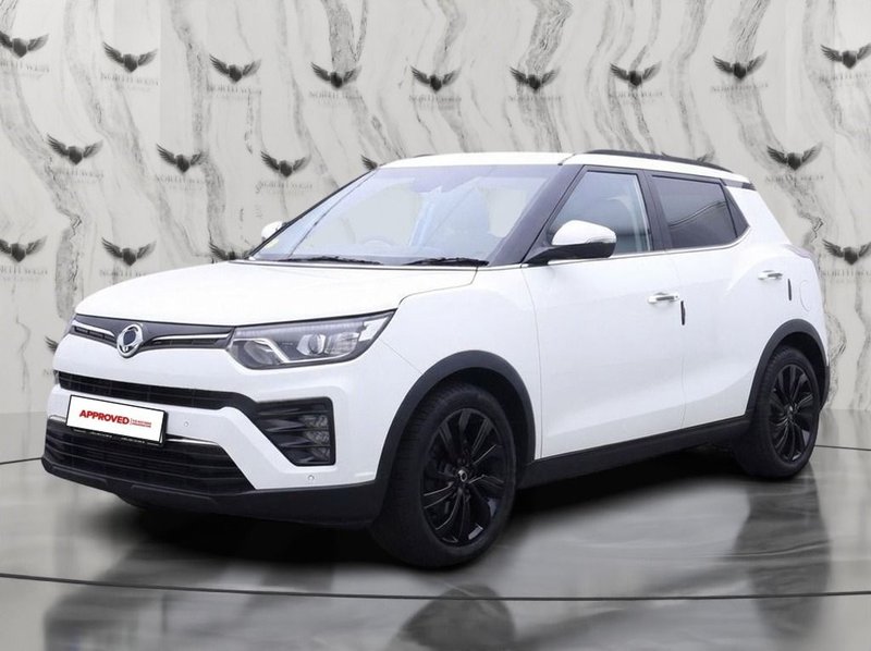 2021 SsangYong Tivoli in white — photo 3 of 14