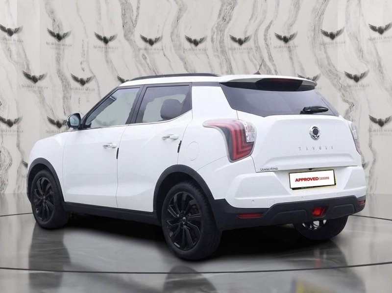 2021 SsangYong Tivoli in white — photo 4 of 14