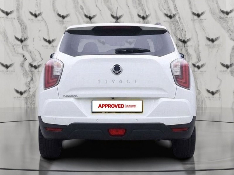 2021 SsangYong Tivoli in white — photo 5 of 14