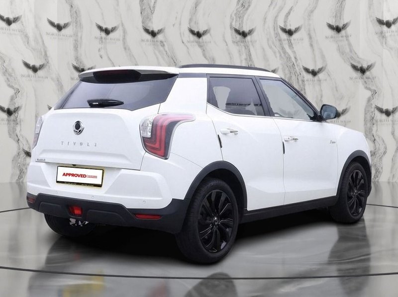 2021 SsangYong Tivoli in white — photo 6 of 14
