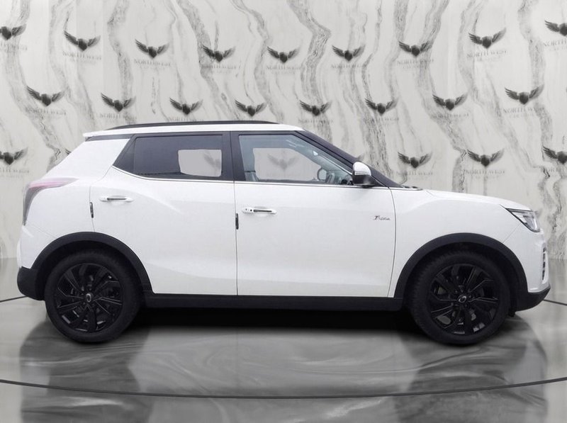 2021 SsangYong Tivoli in white — photo 9 of 14