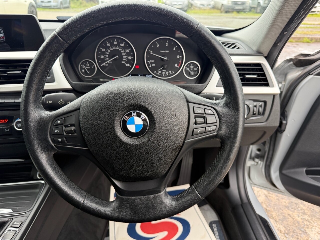 2014 BMW 3 SERIES 2.0 320d ED EfficientDynamics Saloon 4dr Diesel Manual Euro 5 (s/s) (163 ps - vehicle photo 9 for sale on PureCar