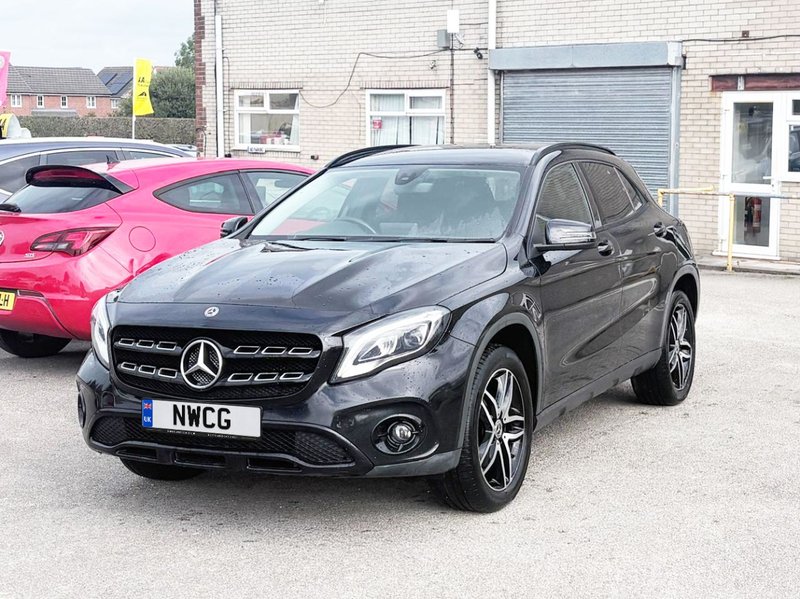 2019 Mercedes-Benz GLA in black — photo 5 of 21