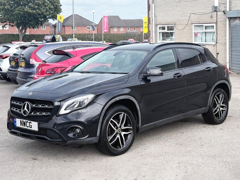 2019 Mercedes-Benz GLA in black — photo 6 of 21