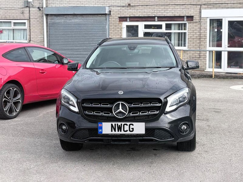 2019 Mercedes-Benz GLA in black — photo 3 of 21