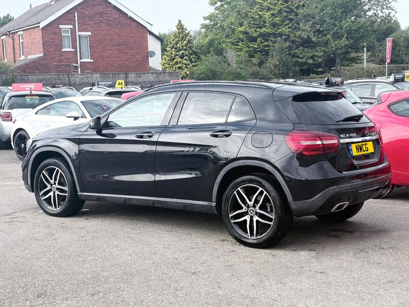 2019 Mercedes-Benz GLA in black — photo 7 of 21