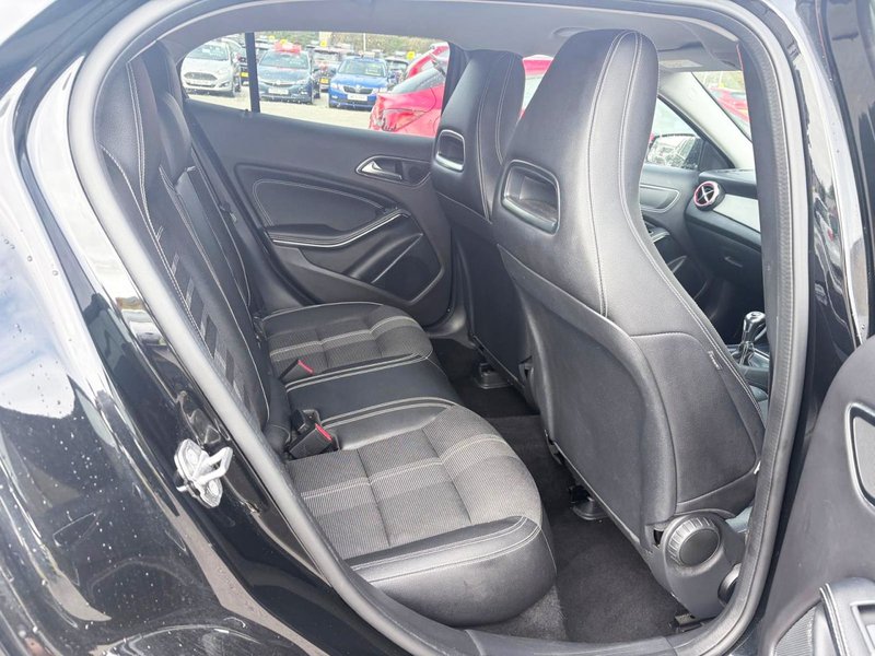 2019 Mercedes-Benz GLA in black — photo 20 of 21