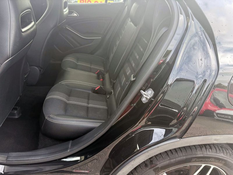 2019 Mercedes-Benz GLA in black — photo 19 of 21