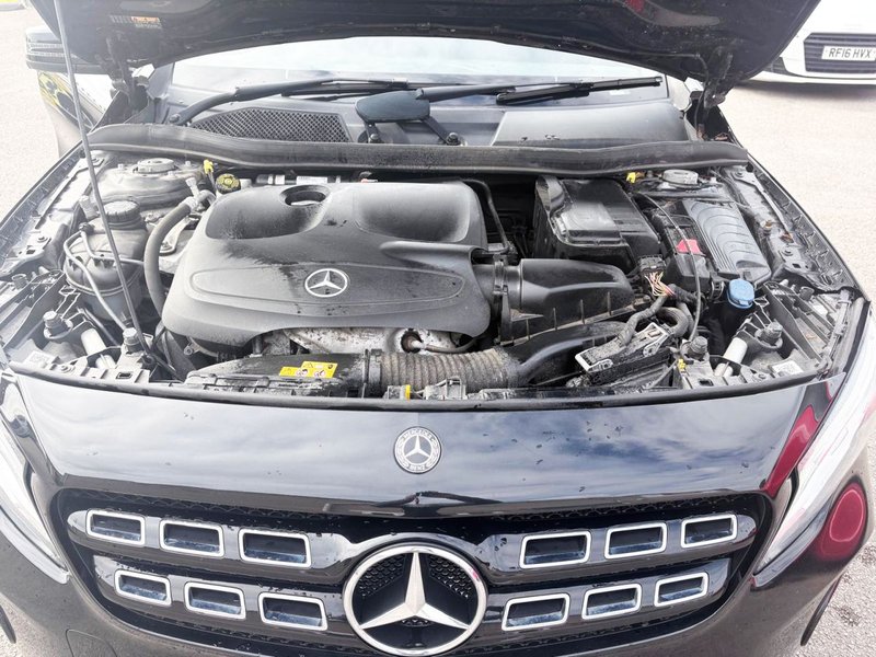 2019 Mercedes-Benz GLA in black — photo 4 of 21