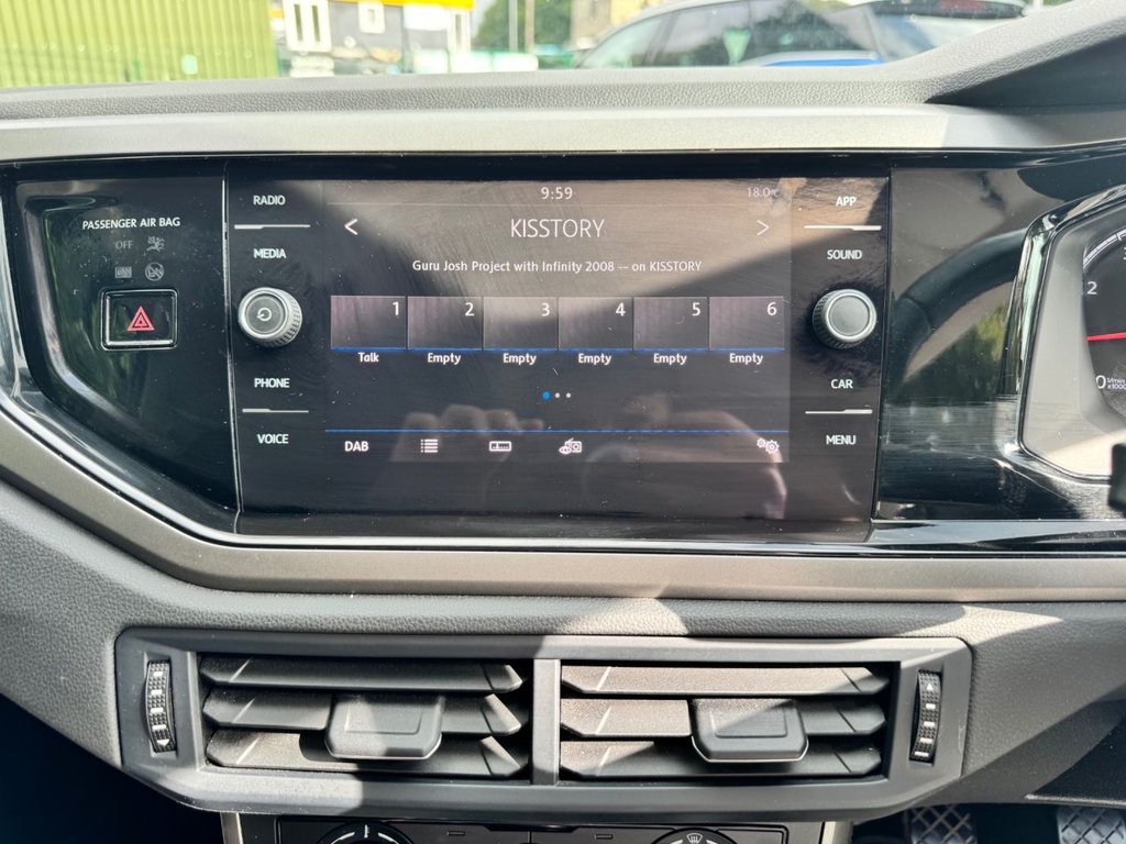 2021 Volkswagen Polo — image 32