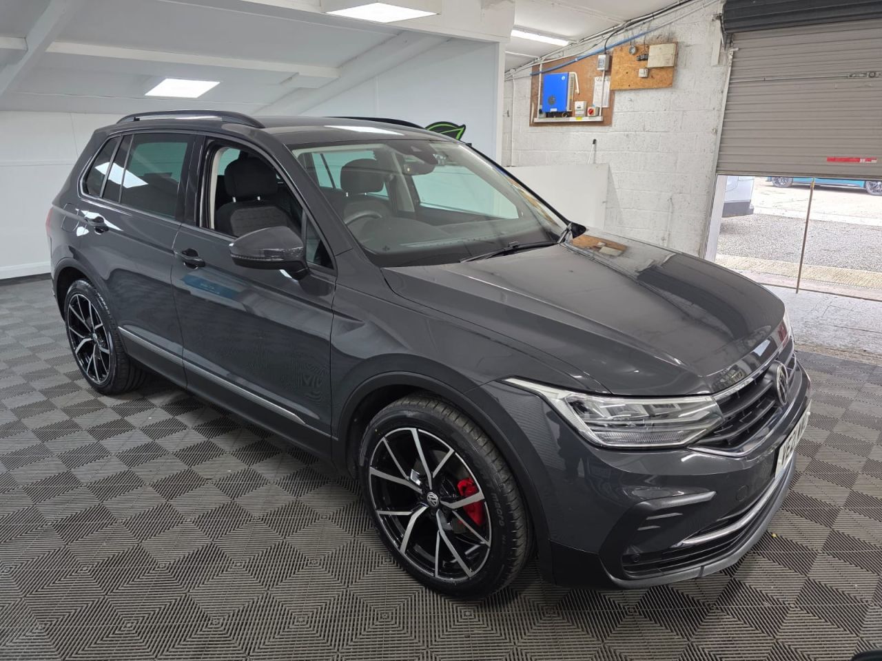 2021 VOLKSWAGEN TIGUAN 1.5 TSI Life SUV 5dr Petrol DSG Euro 6 (s/s) (150 ps) 1 Owner - Sensors ! - vehicle photo 7 for sale on PureCar