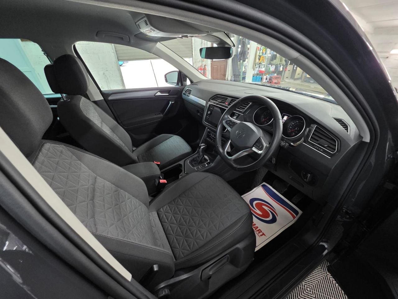 2021 VOLKSWAGEN TIGUAN 1.5 TSI Life SUV 5dr Petrol DSG Euro 6 (s/s) (150 ps) 1 Owner - Sensors ! - vehicle photo 17 for sale on PureCar