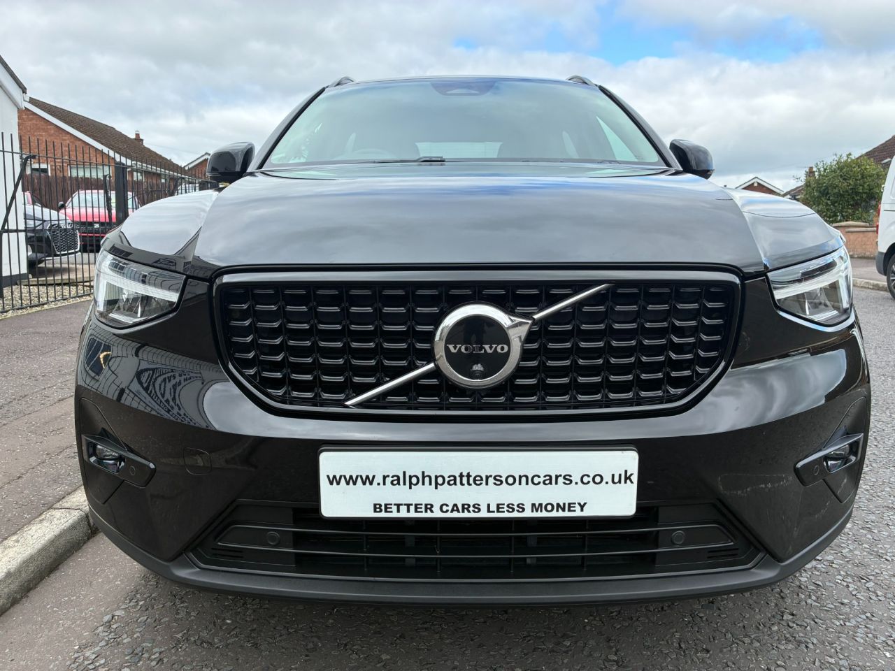 2023 VOLVO XC40 2.0 B3 MHEV Plus Dark SUV 5dr Petrol Hybrid DCT Auto Euro 6 (s/s) (163 ps) - vehicle photo 4 for sale on PureCar