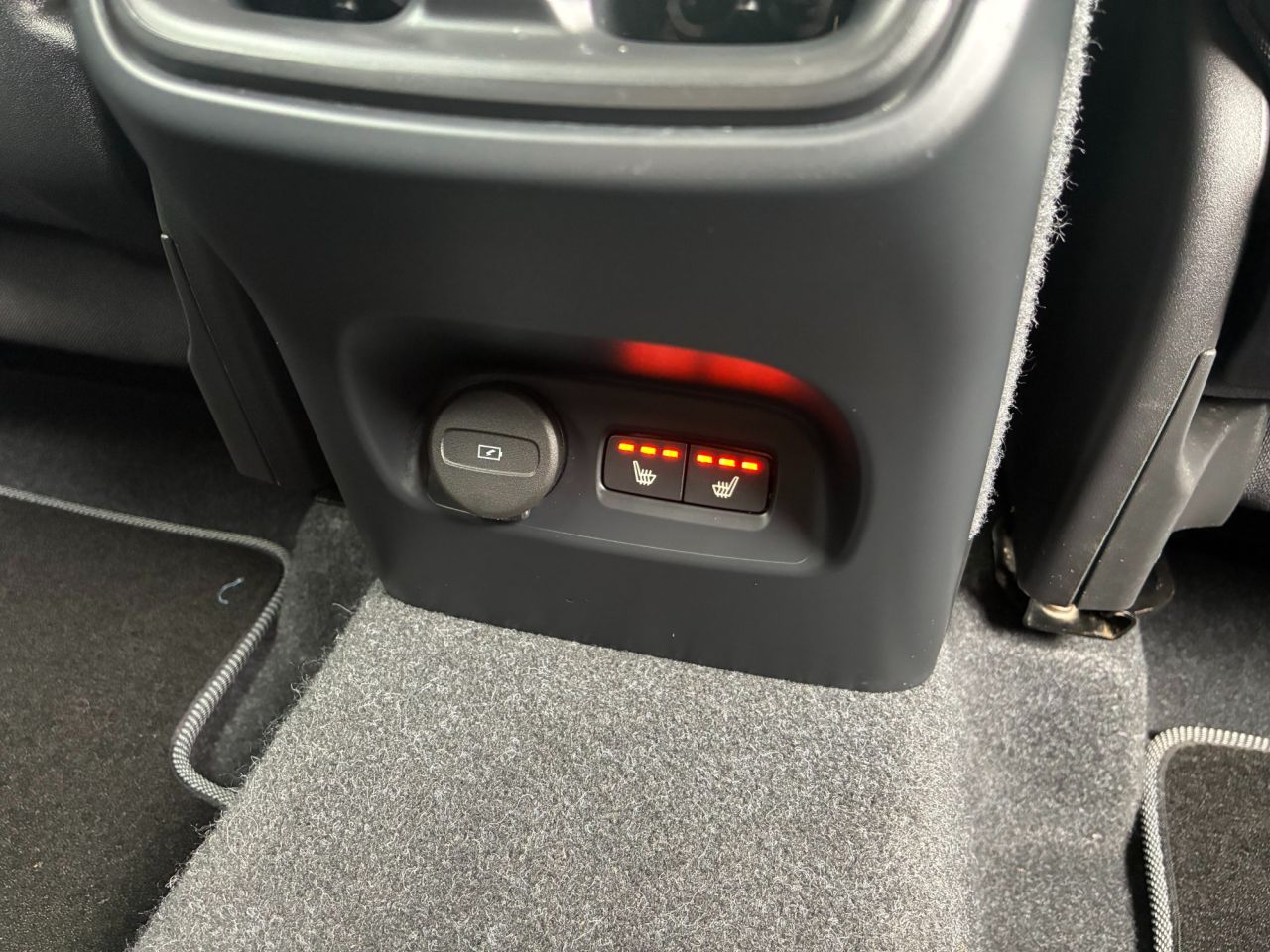 2023 VOLVO XC40 2.0 B3 MHEV Plus Dark SUV 5dr Petrol Hybrid DCT Auto Euro 6 (s/s) (163 ps) - vehicle photo 41 for sale on PureCar