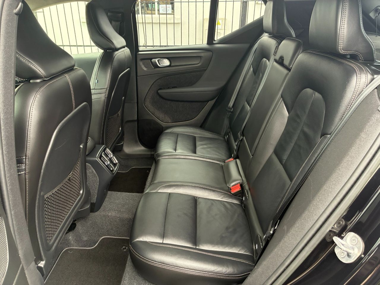 2023 VOLVO XC40 2.0 B3 MHEV Plus Dark SUV 5dr Petrol Hybrid DCT Auto Euro 6 (s/s) (163 ps) - vehicle photo 13 for sale on PureCar