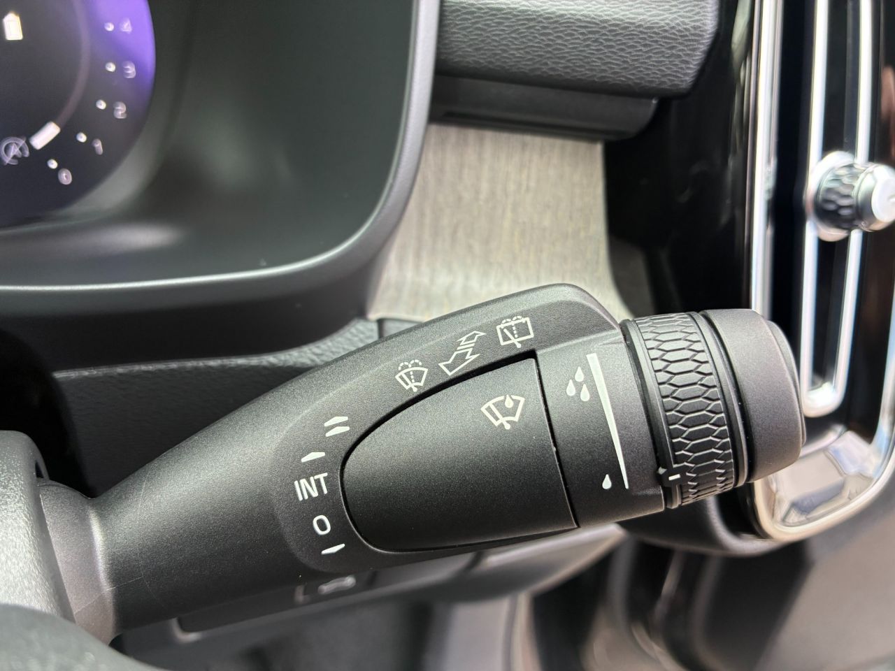 2023 VOLVO XC40 2.0 B3 MHEV Plus Dark SUV 5dr Petrol Hybrid DCT Auto Euro 6 (s/s) (163 ps) - vehicle photo 43 for sale on PureCar